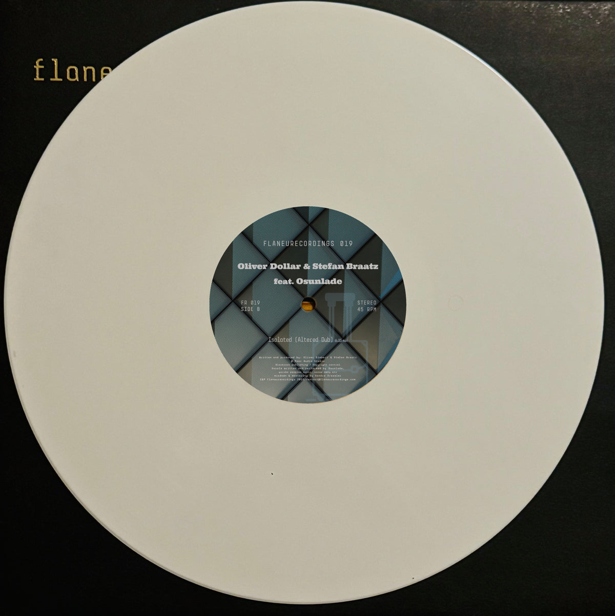 Oliver Dollar & Stefan Braatz feat. Osunlade - Isolated [Flaneurecordings]