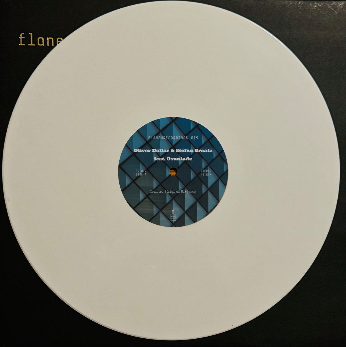 Oliver Dollar & Stefan Braatz feat. Osunlade - Isolated [Flaneurecordings]